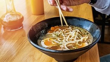 Estudio alerta sobre riesgos de salud por el consumo frecuente de ramen