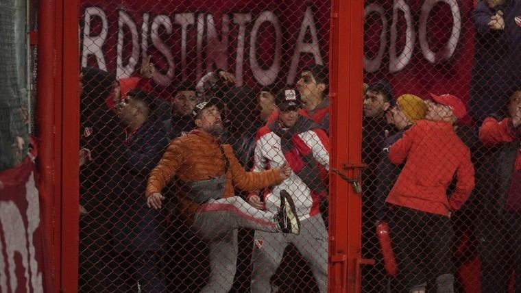 Partido suspendido por violencia entre hinchas en Avellaneda