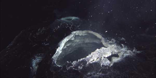 Nuevos estudios revelan que las emisiones de CO² volcánico son tres veces mayores de lo estimado y descubren 19,000 volcanes submarinos