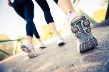 Caminar 7,000 pasos al día disminuye el riesgo de cáncer, según un nuevo estudio