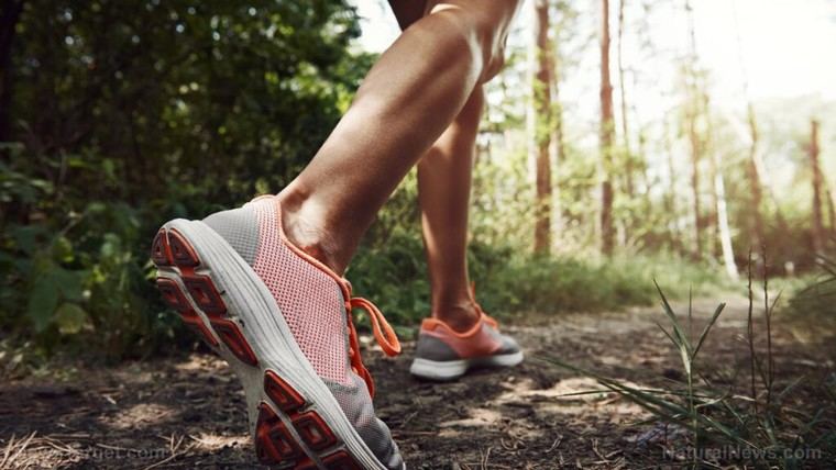 Caminar 15 minutos seguidos mejora más la salud cardíaca que pasos cortos, según investigadores