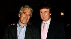 Nuevos correos de Epstein mencionan a Trump en documentos filtrados