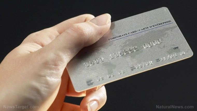 Caen los puntajes de crédito en EE. UU. y afectan a los consumidores jóvenes