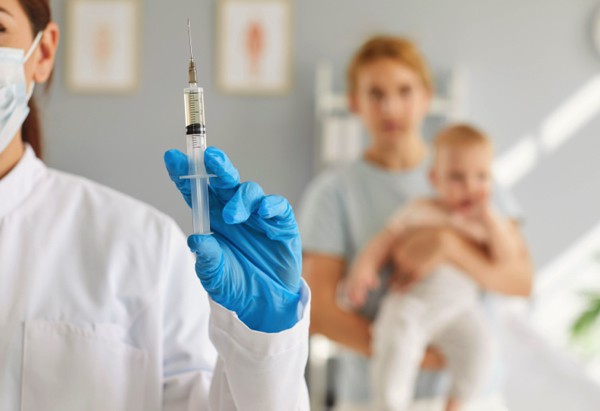 Mujer contrae virus mortal tras recibir la vacuna incorrecta