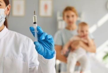 Mujer contrae virus mortal tras recibir la vacuna incorrecta