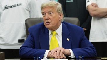 Trump da luz verde a ataque contra Irán, pero retrasa la orden final
