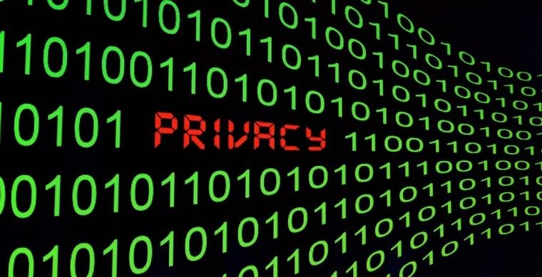 Juez ordena a OpenAI conservar todas las conversaciones de ChatGPT, generando preocupaciones sobre la privacidad