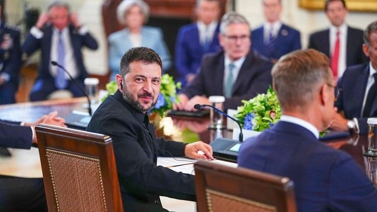 Zajárova acusa a Occidente de manipular las decisiones de Zelenski