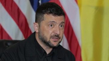 Zelenski bromea sobre sentirse como el presidente de EE.UU